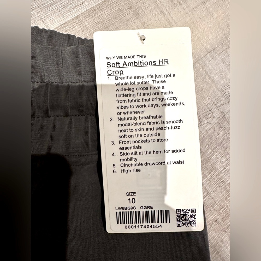 Size 10 LULULEMON crops!